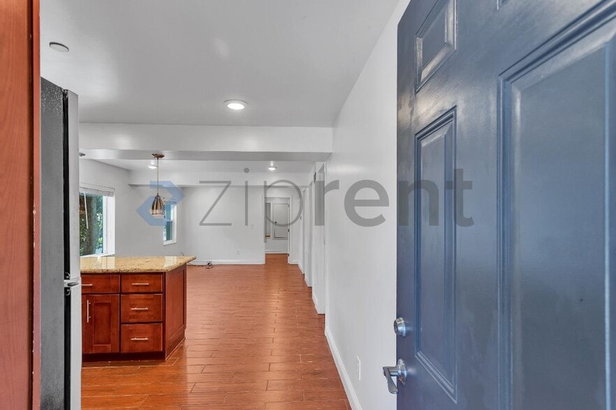 Building Photo - Unit 2