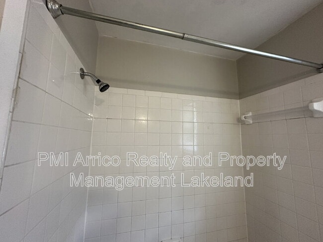 Building Photo - 722 W Central Ave