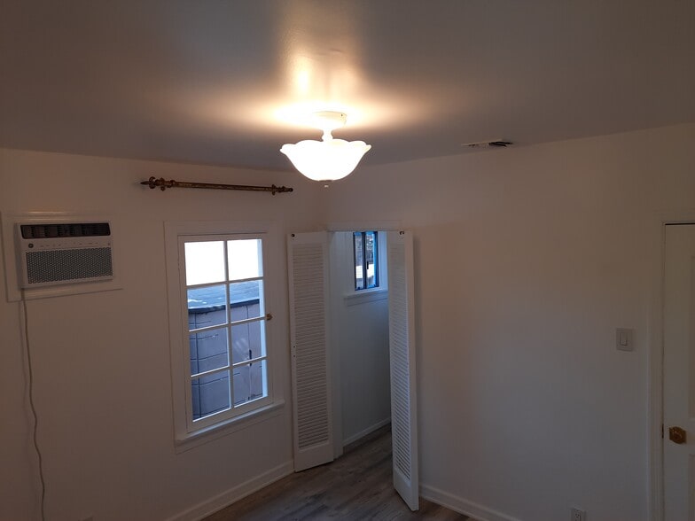 Building Photo - 223 S Carson Rd