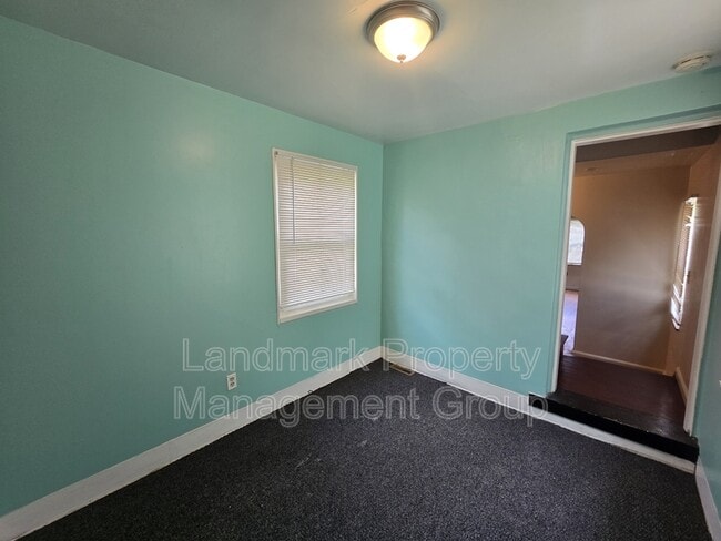 Building Photo - 15205 Maplewood Ave