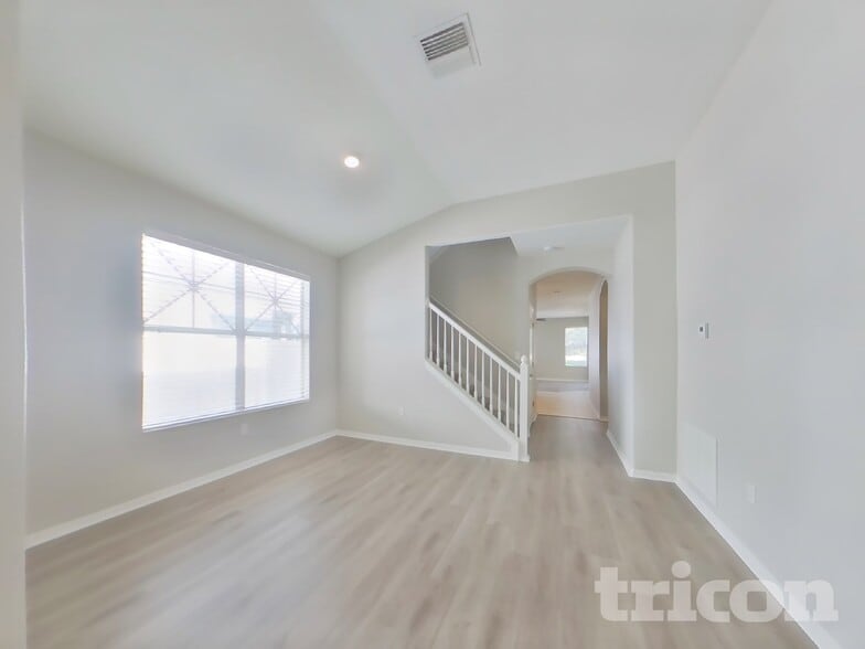 Building Photo - 1036 Napolean Way