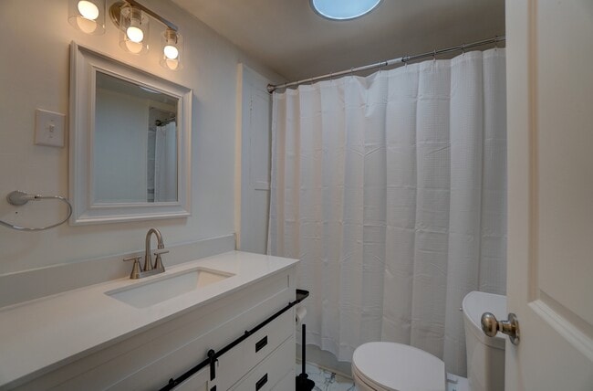 Building Photo - 4 Runyan Ct