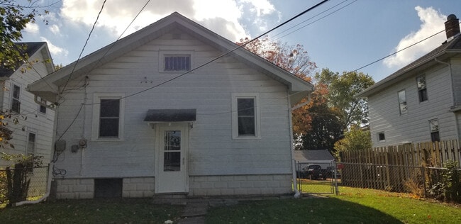 Building Photo - 2 Bedroom Ranch