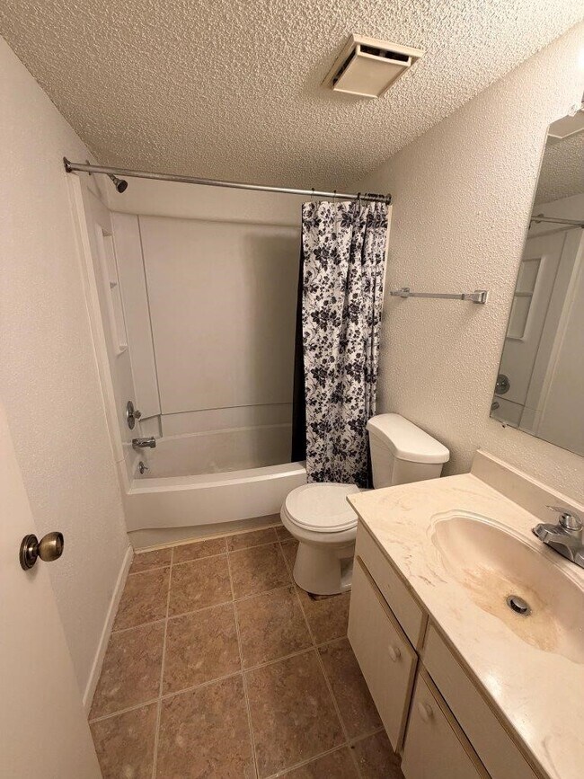 Building Photo - 11983 Bob White Dr