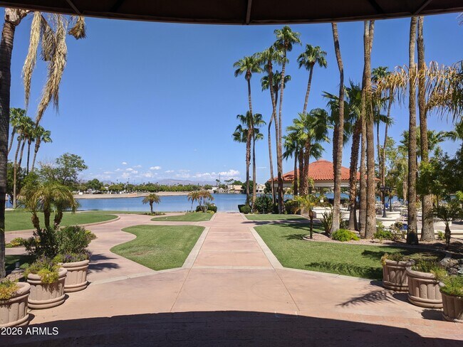 Building Photo - 1321 N Jamaica Way