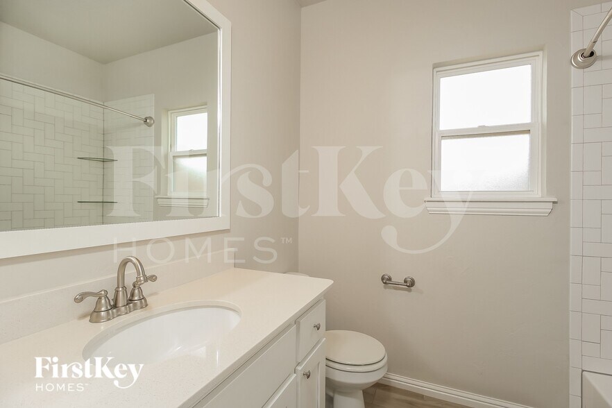 Building Photo - 11409 NW 100th Ct