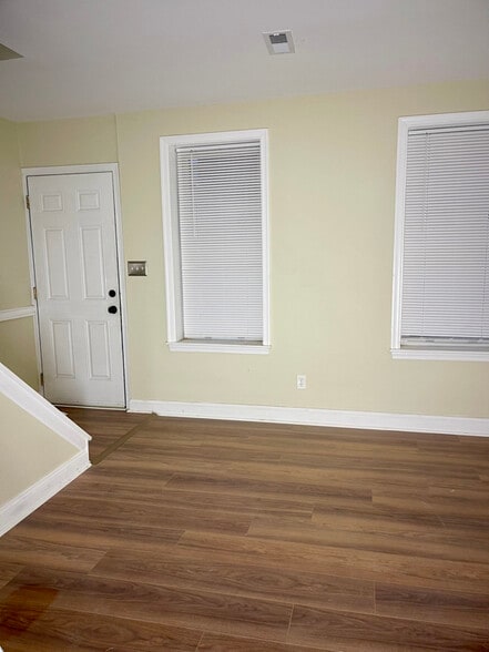 Building Photo - 919 Gray St