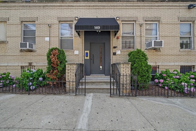 Building Photo - 149 Grant Ave