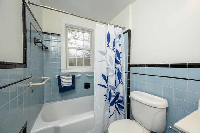 Building Photo - 25 Bayberry Ln