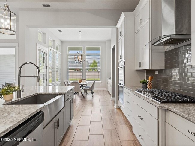 Building Photo - 746 Glenneyre Cir