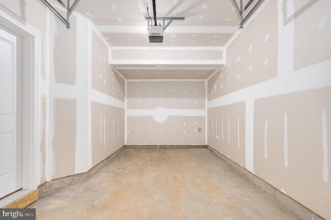 Building Photo - 301 Hillsdale Pl