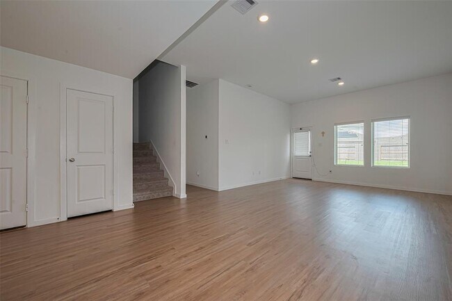 Building Photo - 5110 Sunvalley Bend Dr
