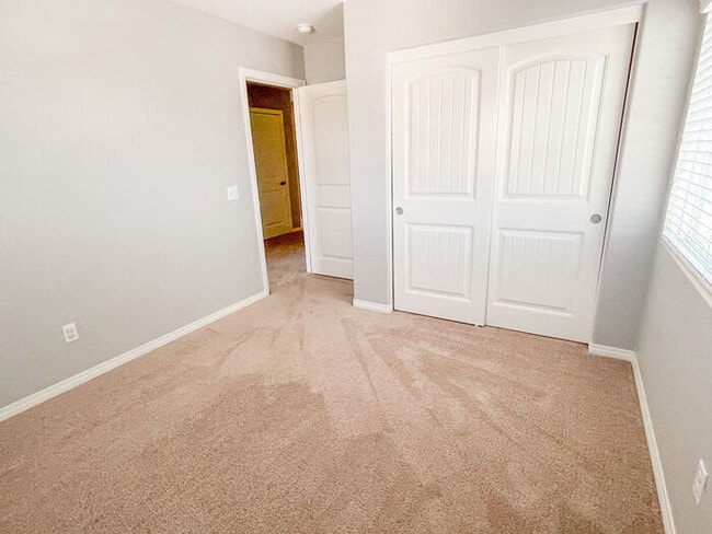 Building Photo - Beautiful 2 Story 4 Bedroom Home in Great ...