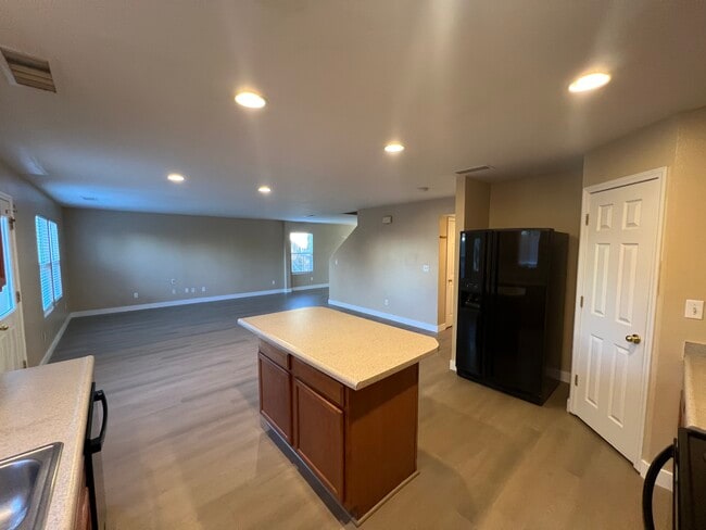 Building Photo - 8870 Sunset Breeze Dr