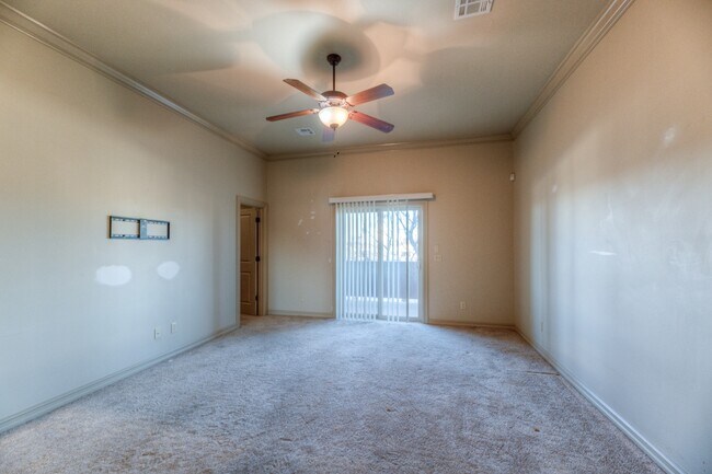 Building Photo - 1333 E 41st Pl