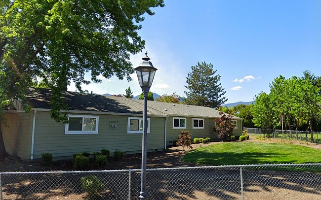 Building Photo - 233 Eva Way