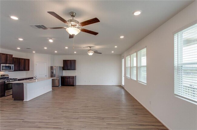 Building Photo - 224 Montauk Loop