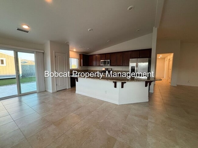 Building Photo - 100 Deschutes Dr