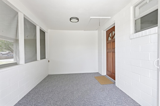 Building Photo - 511 E Rich Ave