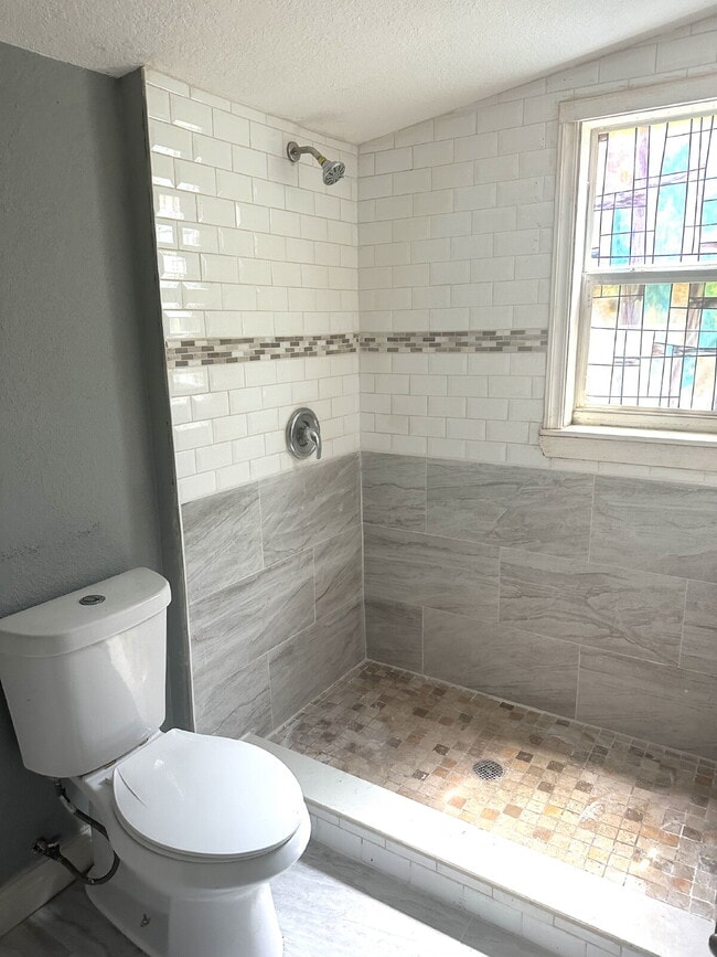 Building Photo - Location, Location, location! Two Bedroom,...