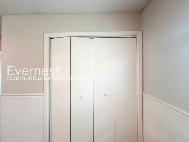 Building Photo - 5859 Shannon Dr