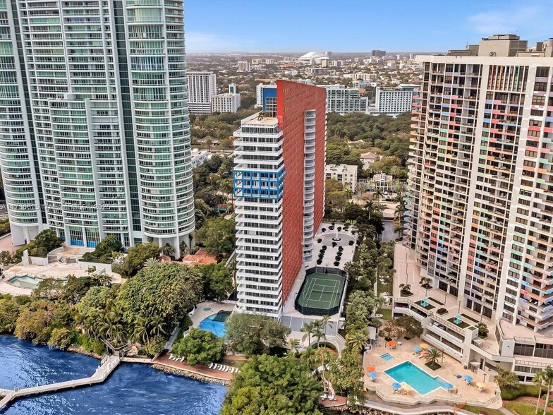 Building Photo - 1627 Brickell Ave