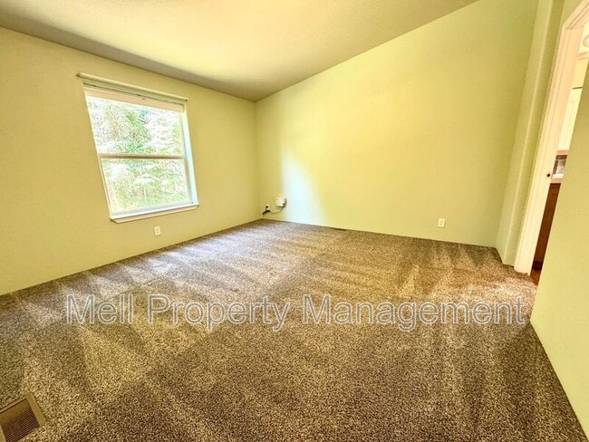Building Photo - 155 E Strayer Way