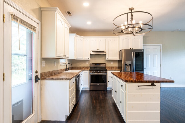 Building Photo - 7211 Remagen Ln