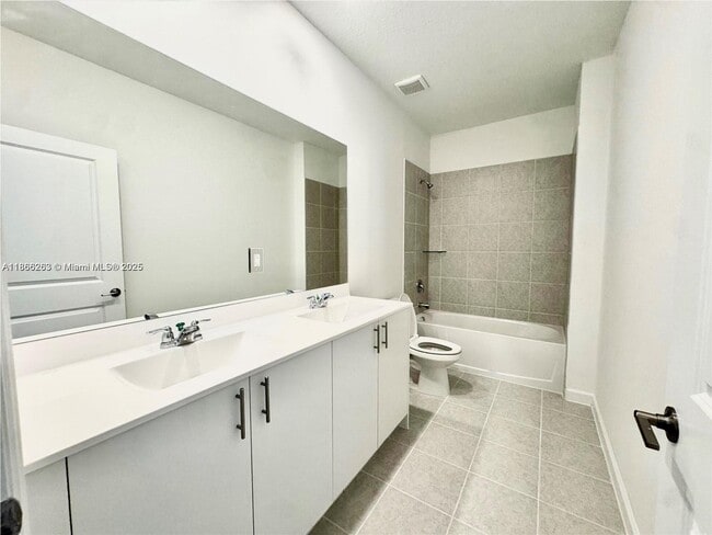 Building Photo - 2990 SE 23rd Ave