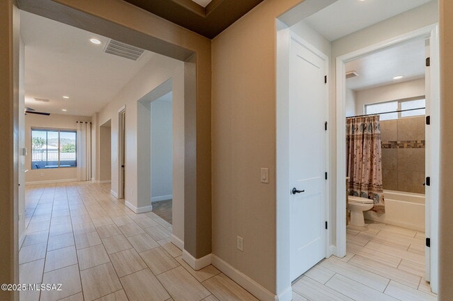 Building Photo - 39548 S Summerwood Dr