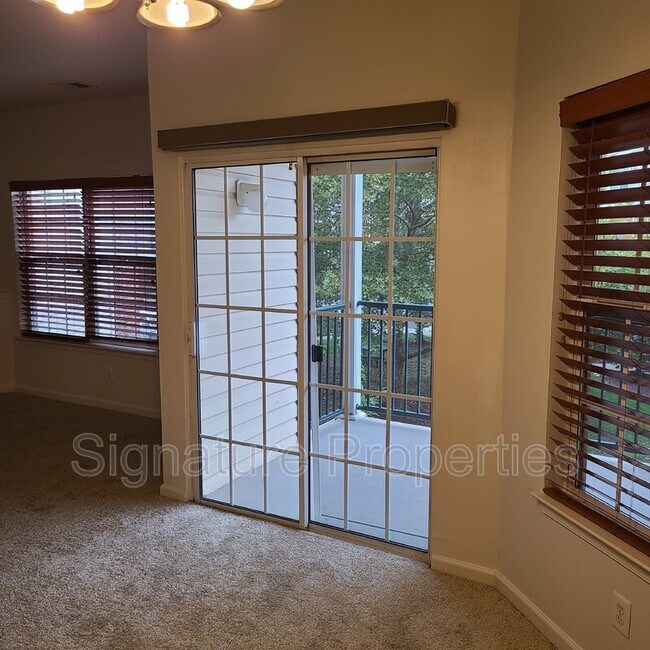 Building Photo - 830 Brassie Ln