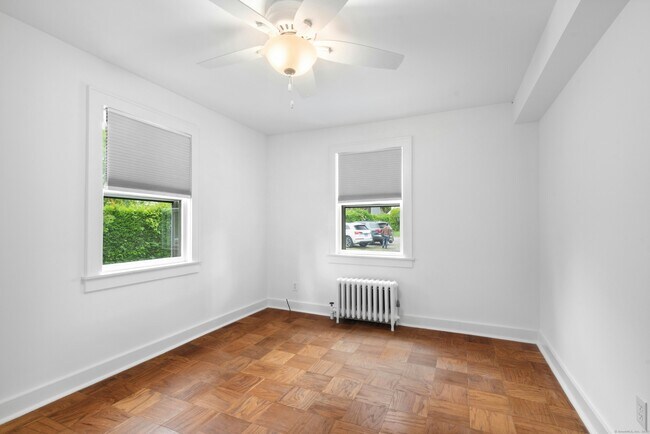 Building Photo - 290 Soundview Ave