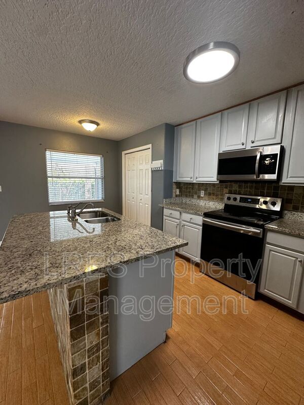 Building Photo - 2825 Cliffe Ct