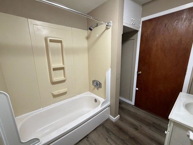 Building Photo - 2920 NE Riverside Ave