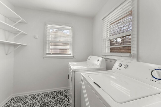 Building Photo - Newly Renovated Home - Steps Away from KU Med