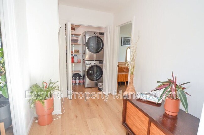 Building Photo - 676 Doris Ave