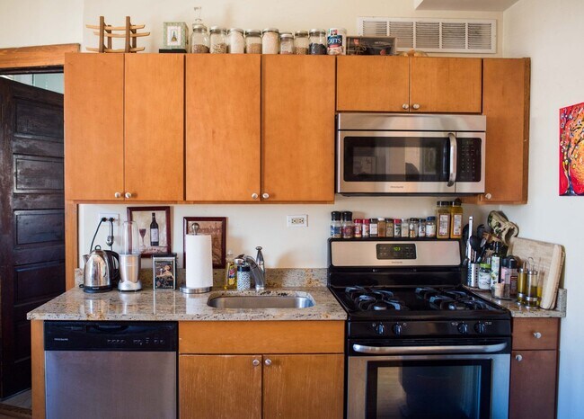 Building Photo - Huge UK Village 1 bed with Deck, Outdoor Space, Laundry. Free Internet