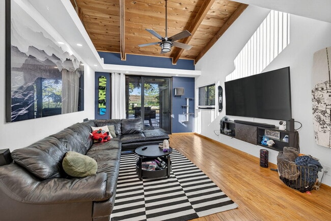 Building Photo - 4491 Crystal Lake Dr