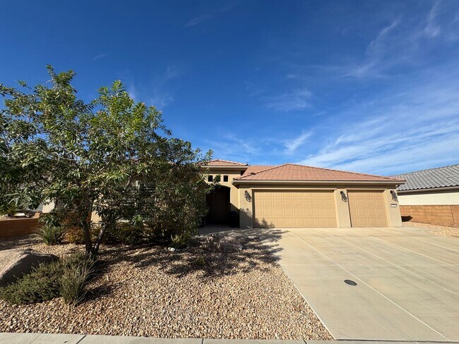 Building Photo - Beautiful 2 Bed / 2 Bath Home in Sun River...