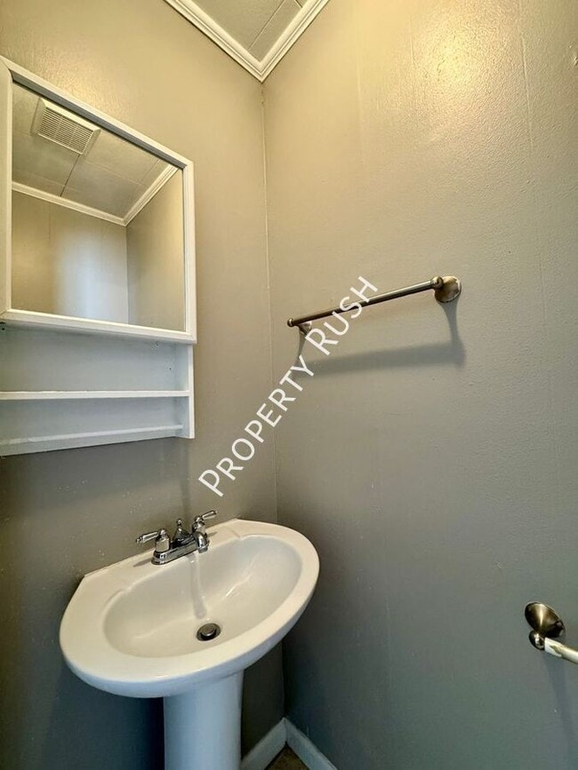 Building Photo - 4502 S Choctaw Dr