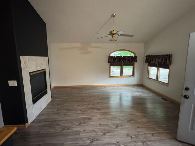 Building Photo - Spacious 4-Bed 3-Bathroom House in North Fort Collins