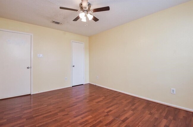 Building Photo - 10555 Turtlewood Ct