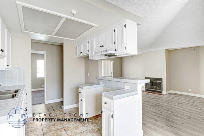 Building Photo - 14427 Cerise Ave.