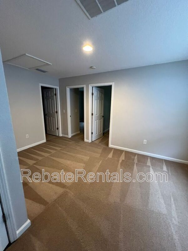 Building Photo - 824 Black Cherry Dr S