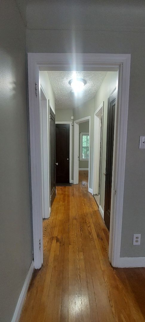 Building Photo - *Last Minute Fall Move in Special $1800 to...