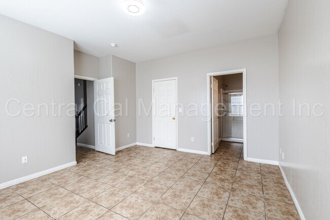Building Photo - 3 Bedroom/2 Bath Townhome in Mill Creek - ...