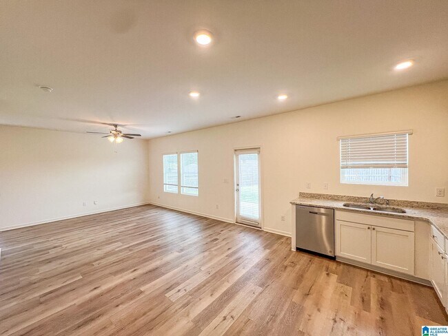 Building Photo - 217 Chelsea Pk Cir