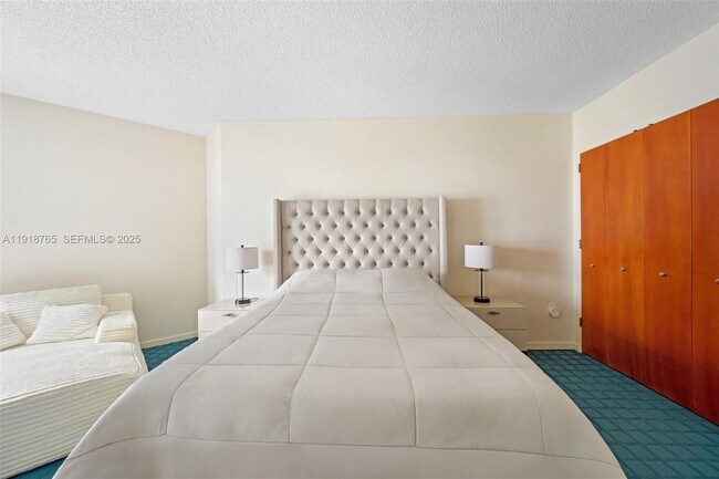 Building Photo - 16445 Collins Ave