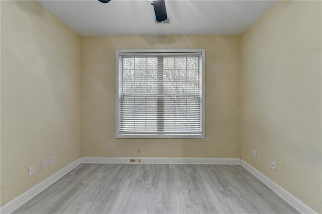 Building Photo - 2405 Tenor Ln