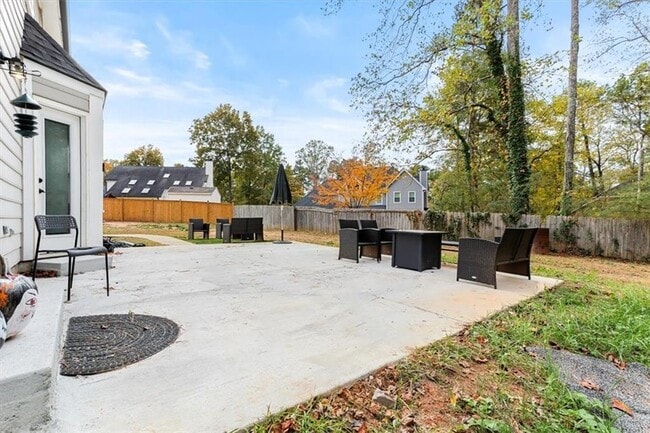 Building Photo - 1646 Desford Ct SW